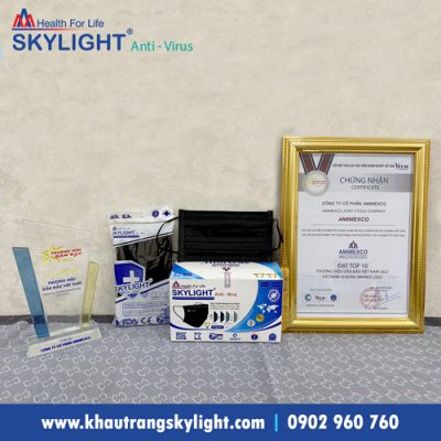 khau-trang-y-te-skylight-4-lop-den-moi