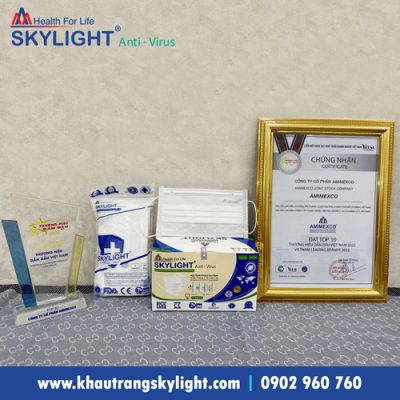 khau-trang-y-te-4-lop-mau-trang